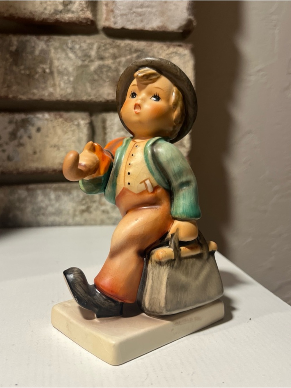 Goebel Hummel Merry Wanderer TM5 Figurine Boy with Bag and Umbrella - Picture 2 of 8